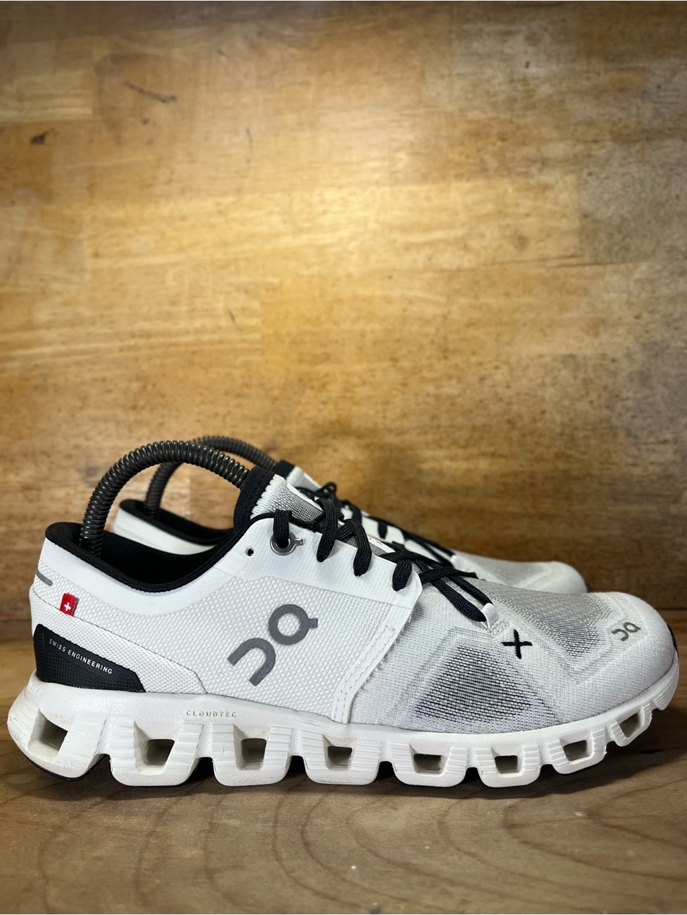 On Cloud X 3 REFLECTIVE CUSHIONED Womens Size 8 Running Shoes Sneakers White